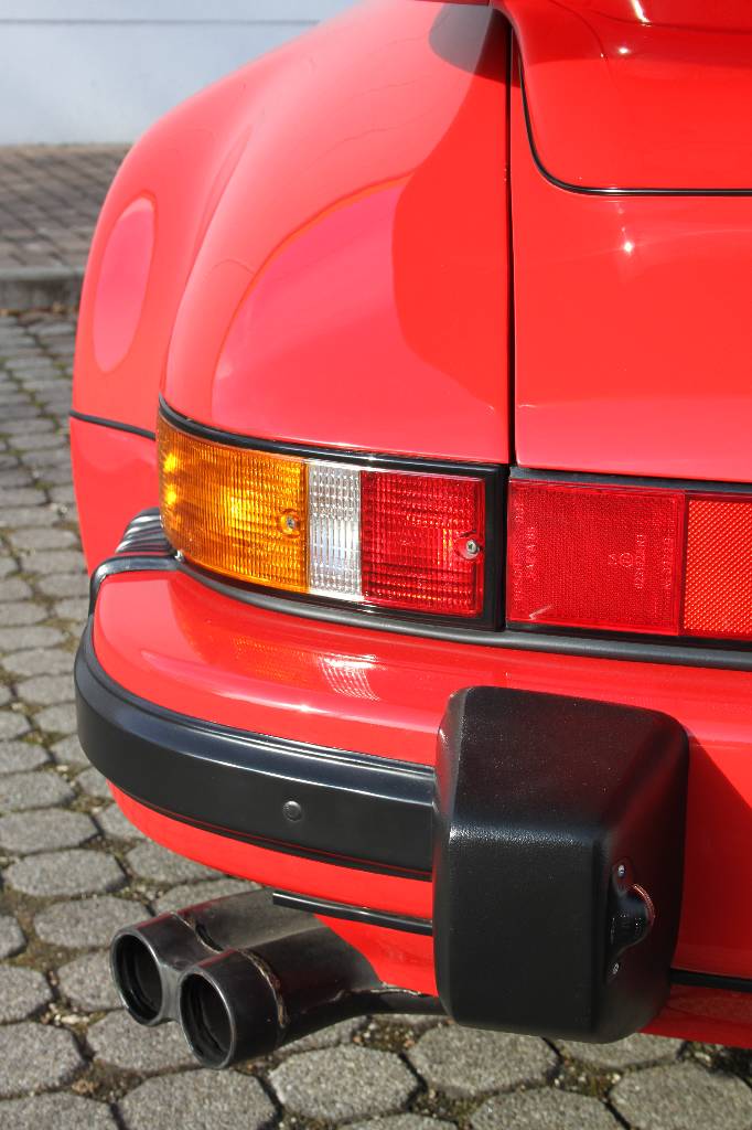 Detail h: Porsche 930 Turbo Cabriolet, Fahrgestellnummer: WP0ZZZ93ZJS070217, EZ 06/1988, Laufleistung ca. 56.692 km abgelesen, 210 kW/ 282 PS, 6-Zylinder, 4- ...
