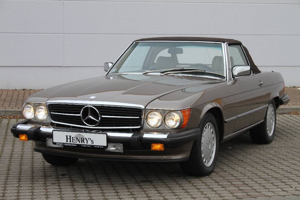 Mercedes Benz 560 SL, Fahrgestellnummer: 2DBBA4802K7101217, EZ 07/1989, 1. Hand laut Unterlagen, Laufleistung ca. 29.655 miles abgelesen, 170 kW/ 231 ...