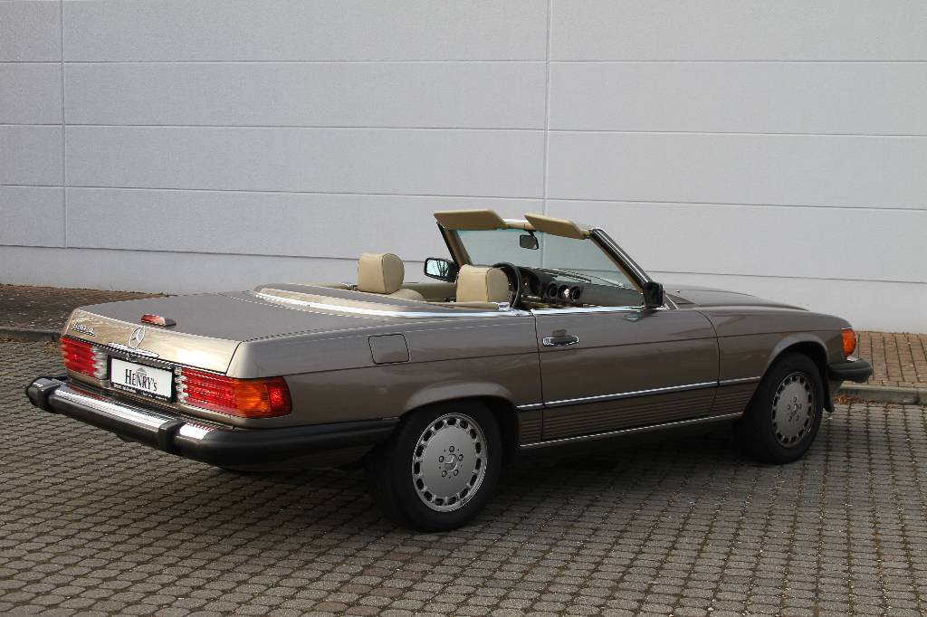 Detail a: Mercedes Benz 560 SL, Fahrgestellnummer: 2DBBA4802K7101217, EZ 07/1989, 1. Hand laut Unterlagen, Laufleistung ca. 29.655 miles abgelesen, 170 kW/ 231 ...