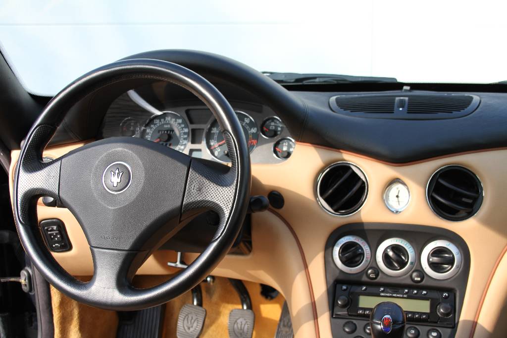 Detail b: Maserati 3200 GT Coupé, Fahrgestellnummer:ZAMAA38A000003971, EZ 06/2001, 1.Hand, Laufleistung ca. 25.710 km, HU 06/2017, 271 kW/ 369 PS, 8-Zylinder, ...