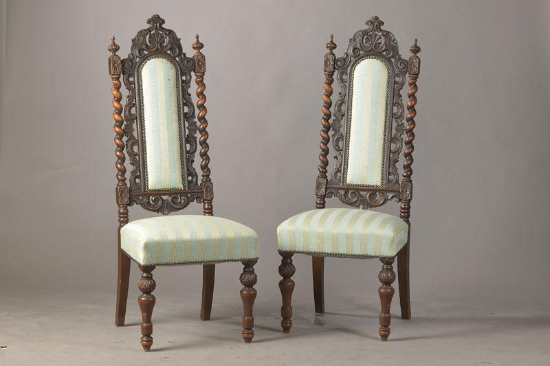 6er Satz Hochlehnstühle, wohl England, um 1860/70, Eiche massiv, st. gedrechselte u. gebildhauerte Möbel im Frühbarockstil, 1 Stuhlmit fleckigem ...