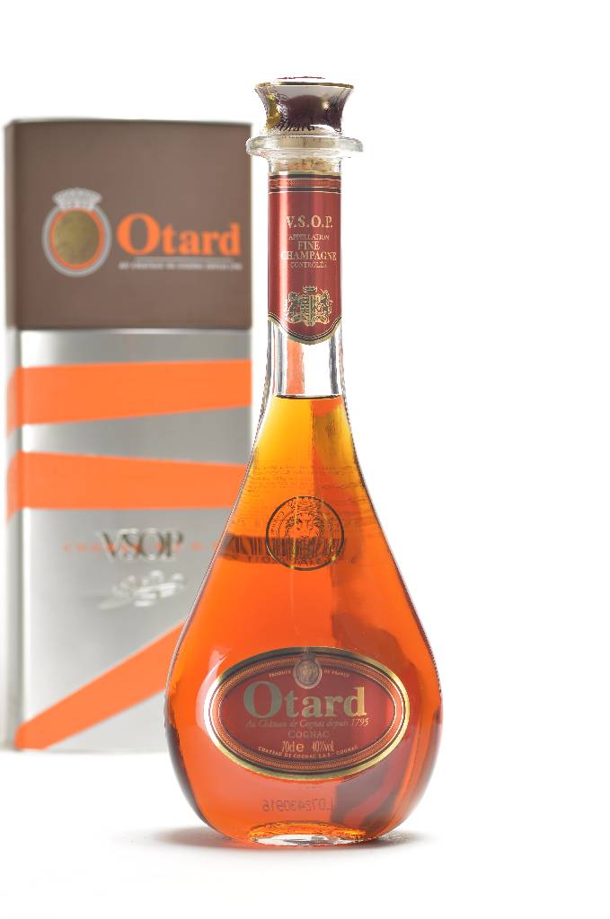 1 Flasche Otard Chateau de Cognac depuis 1795 VSOP Cognac, ca. 70 cl, 40 % Vol., sehr guter Füllstand, unverkostet, in der originalbox, selten im ...