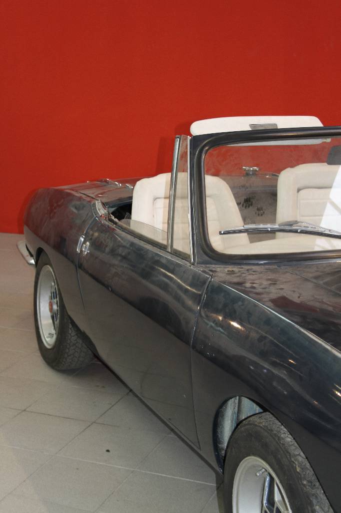 Detail d: Fiat 850 Spider, Fahrgestellnummer: 100GBS10117574, EZ 07.1972, 2. Hand, Laufleistung unbekannt, H-zulassungsfähig, 35kW/ 48 PS, 4-Zylinder, 4 -Gang ...