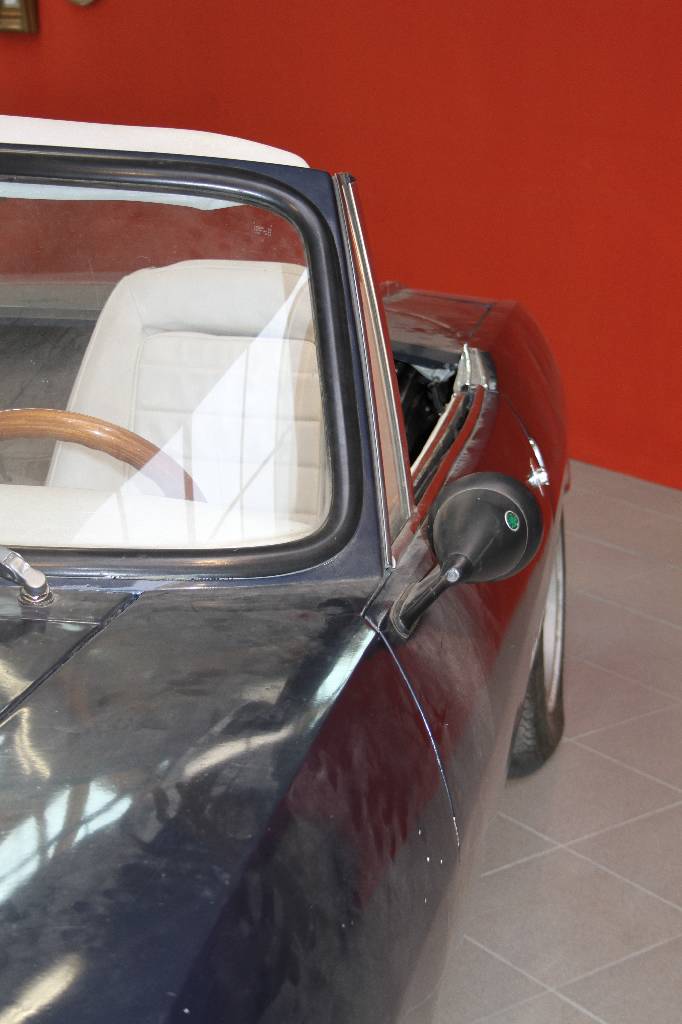 Detail e: Fiat 850 Spider, Fahrgestellnummer: 100GBS10117574, EZ 07.1972, 2. Hand, Laufleistung unbekannt, H-zulassungsfähig, 35kW/ 48 PS, 4-Zylinder, 4 -Gang ...