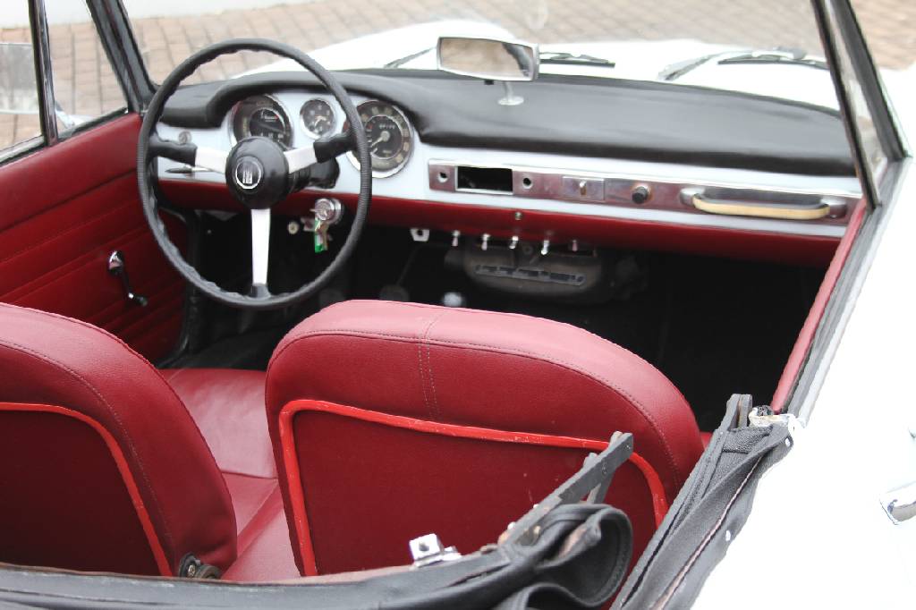 Detail b: Fiat 1500 Cabriolet, Fahrgestellnummer: 118H027517, EZ 12/1963, Laufleistung ca. 7.178 km abgelesen, H-zulassungsfähig, 55 kW/ 75 PS, 4-Zylinder, ...