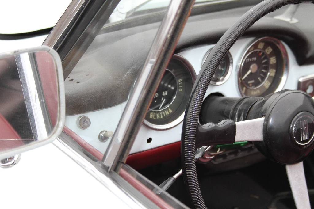 Detail d: Fiat 1500 Cabriolet, Fahrgestellnummer: 118H027517, EZ 12/1963, Laufleistung ca. 7.178 km abgelesen, H-zulassungsfähig, 55 kW/ 75 PS, 4-Zylinder, ...