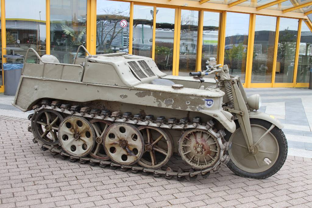 NSU Kettenkrad Typ HK 101, BJ geschätzt ca. 1940, Laufleistung unbekannt, Straßenzulassung möglich, 26 kW/ 36 PS, 6 Vorwärts- und 2 ...