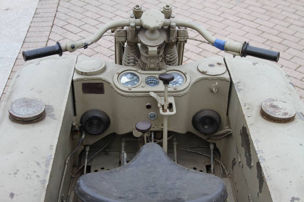 Detail b: NSU Kettenkrad Typ HK 101, BJ geschätzt ca. 1940, Laufleistung unbekannt, Straßenzulassung möglich, 26 kW/ 36 PS, 6 Vorwärts- und 2 ...