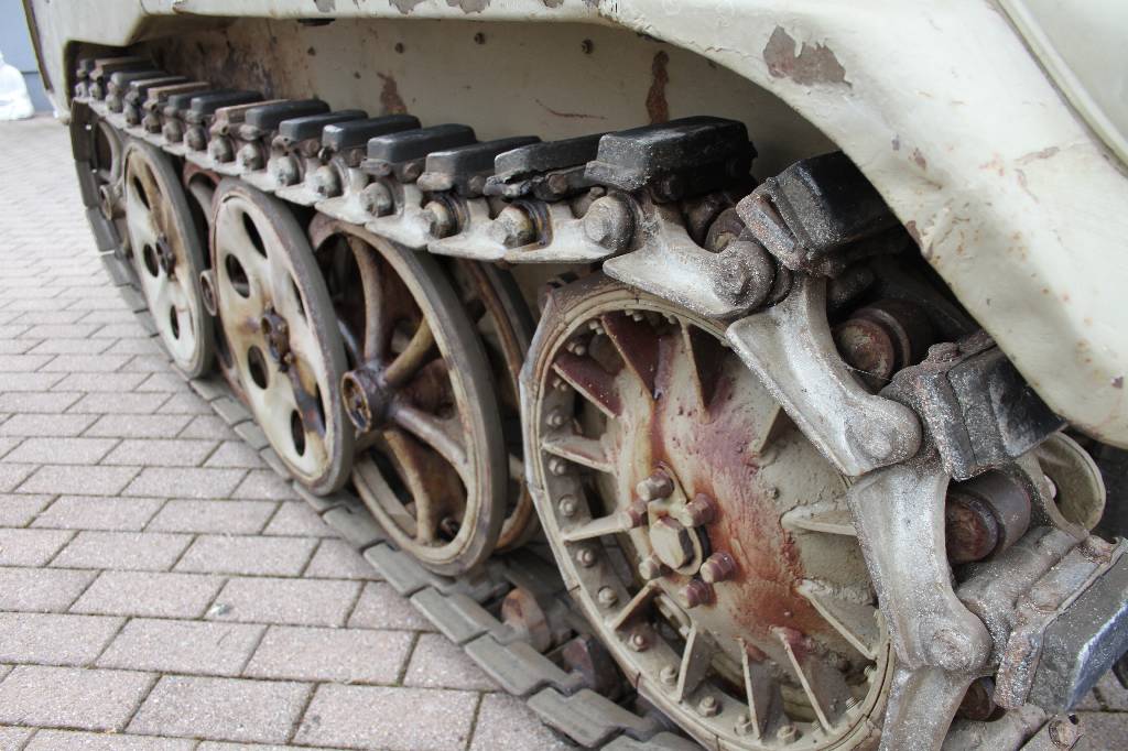 Detail c: NSU Kettenkrad Typ HK 101, BJ geschätzt ca. 1940, Laufleistung unbekannt, Straßenzulassung möglich, 26 kW/ 36 PS, 6 Vorwärts- und 2 ...