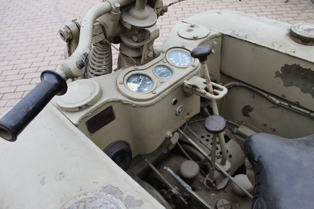 Detail d: NSU Kettenkrad Typ HK 101, BJ geschätzt ca. 1940, Laufleistung unbekannt, Straßenzulassung möglich, 26 kW/ 36 PS, 6 Vorwärts- und 2 ...