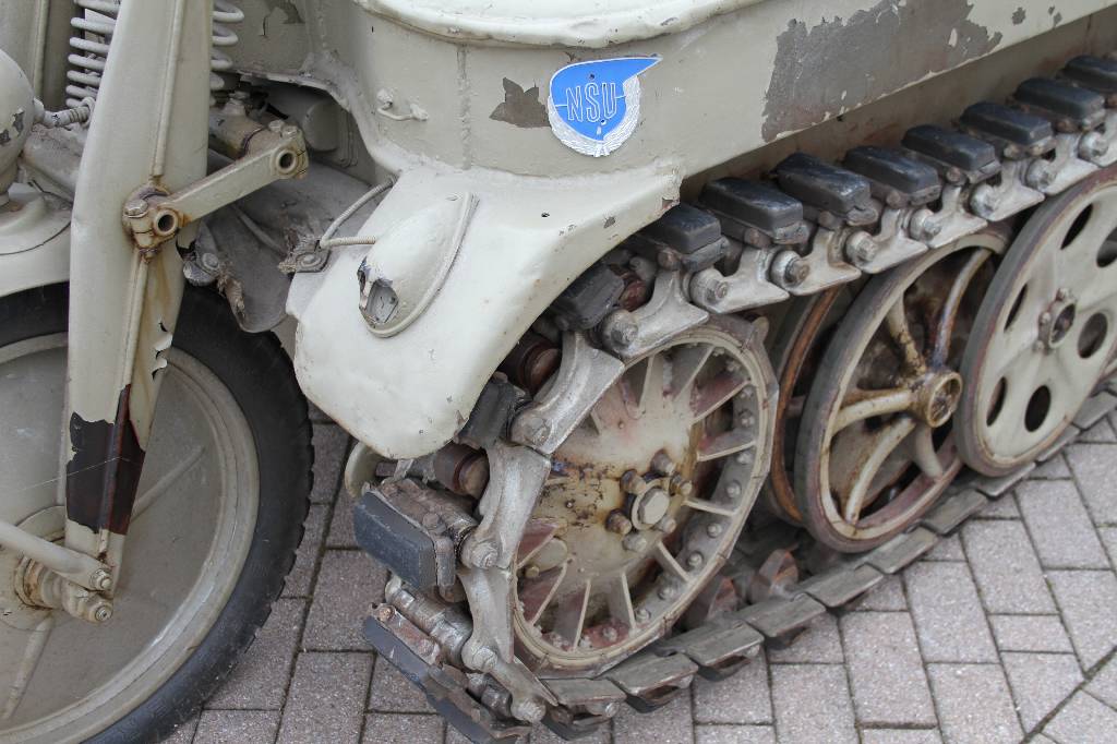 Detail h: NSU Kettenkrad Typ HK 101, BJ geschätzt ca. 1940, Laufleistung unbekannt, Straßenzulassung möglich, 26 kW/ 36 PS, 6 Vorwärts- und 2 ...