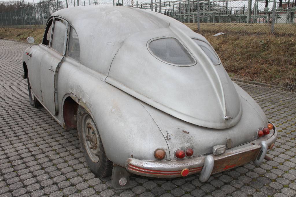 Detail a: Tatra 600 Tatraplan, Fahrgestellnummer: 8540/517/76164, BJ geschätzt 1948, H- zulassungsfähig, 38 kW/ 52 PS, 4-Zylinder Boxermotor luftgekühlt, ...