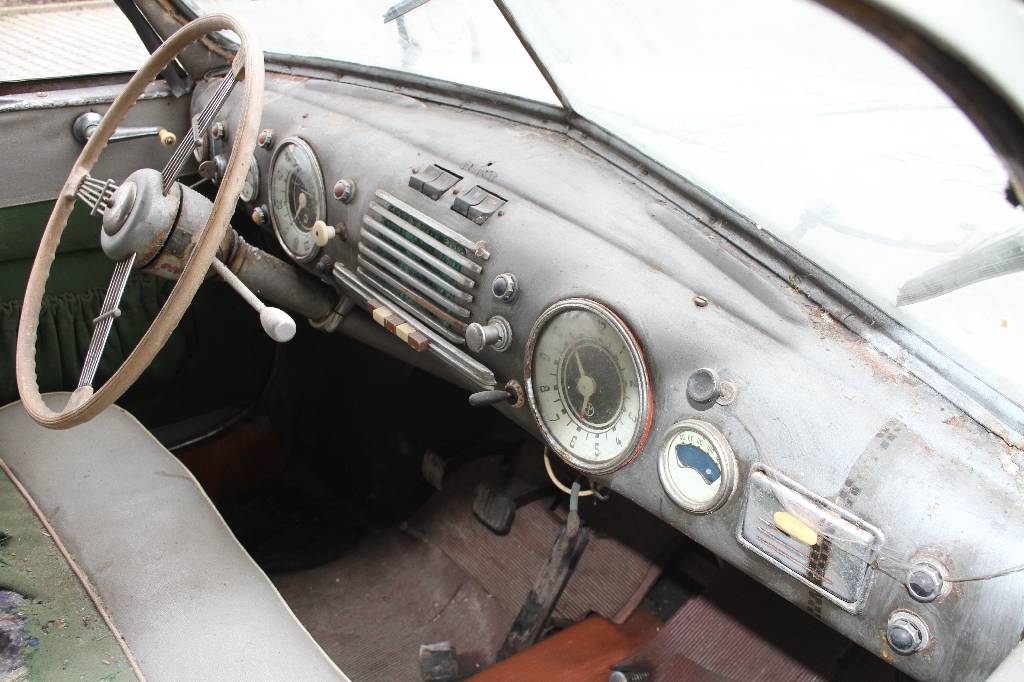 Detail b: Tatra 600 Tatraplan, Fahrgestellnummer: 8540/517/76164, BJ geschätzt 1948, H- zulassungsfähig, 38 kW/ 52 PS, 4-Zylinder Boxermotor luftgekühlt, ...