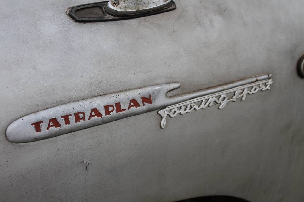 Detail g: Tatra 600 Tatraplan, Fahrgestellnummer: 8540/517/76164, BJ geschätzt 1948, H- zulassungsfähig, 38 kW/ 52 PS, 4-Zylinder Boxermotor luftgekühlt, ...