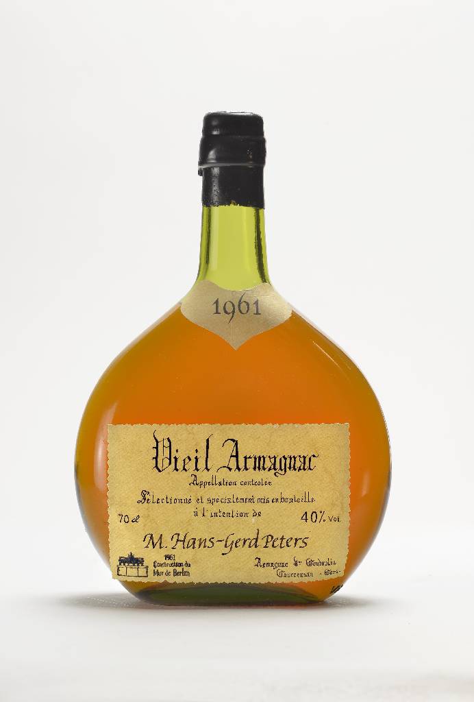 1 Flasche 1961 Goudoulin Vieil Armagnac, ca. 70 cl, 40 % Vol., unverkostet, Abstand zwischen Kapsel und Armagnac. ca. 4 cm, spezielle Flaschenwidmung ...