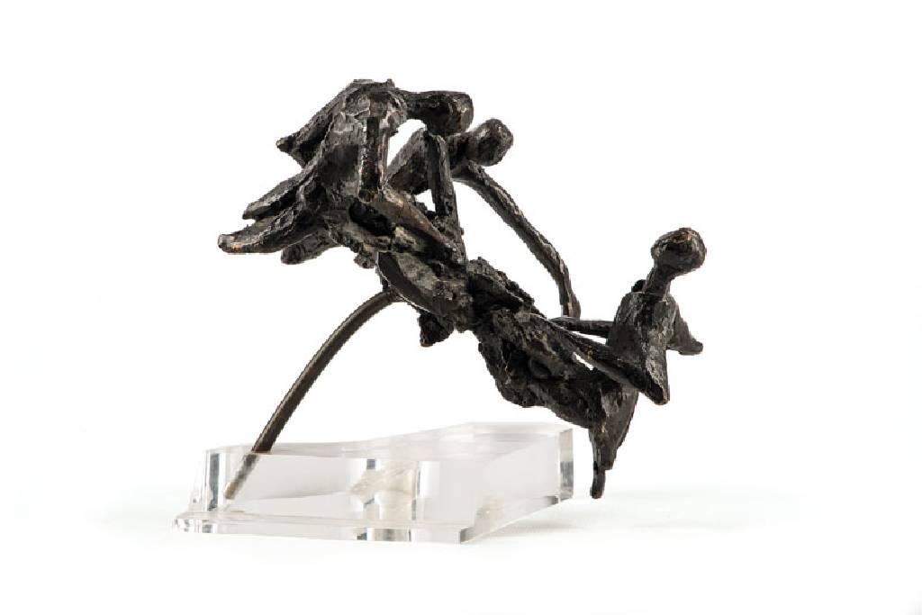 unbekannter zeitgenössischer Künstler, drei Figuren, Bronzeskulptur, Plexiglassockel in Form eines Flügels, unsigniert, H. ca. 16cm