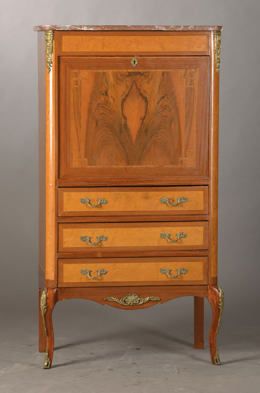 Standsekretär im Transition-Stil, wohl Frankreich, um 1860/70, Rosenholzfurnier / Mahagonifurnier, 3-schübig, abklappbare Schreibklappe, Innenleben ...