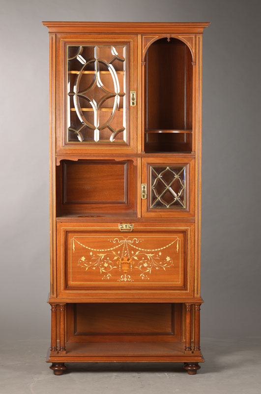 Kabinettschränkchen / Salonvitrine, deutsch, um 1905/07, Mahagonifurnier, vielfach fac. Gläser, asymmetrischer Aufbau, Stollenteil u. 2 Nischen ...