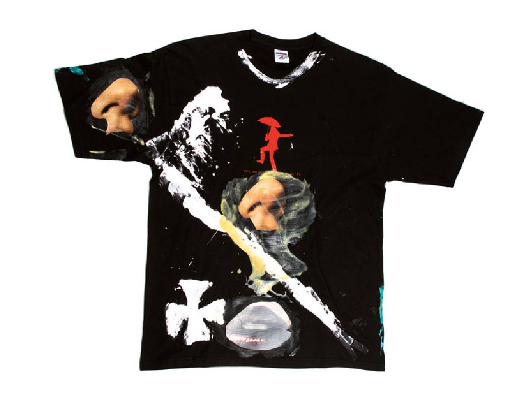 Jonathan Meese, geb. 1970, T-Shirt handbemalt, collagiert, sign. J.M., dat. 09, Größe XL, Unikat