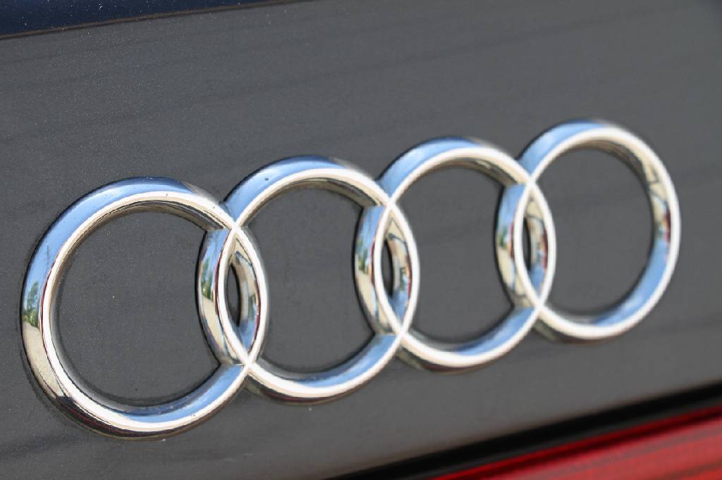 Detail h: Audi V8 Lang, Fahrgestellnummer: WAUZZZ4CZMG000112, EZ 06/1991, 3. Hand, Laufleistung ca. 86.814 km abgelesen, 206 kW/ 280PS, 8-Zylinder, ...