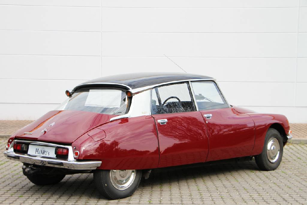 Detail a: Citroen DS 20, EZ 01.1974, Fahrgestellnummer: DSFD05FD9382, Laufleistung ca. 45.905 km abgelesen, 76 kW/ 103 PS, H-zulassungsfähig, 4-Zylinder, ...