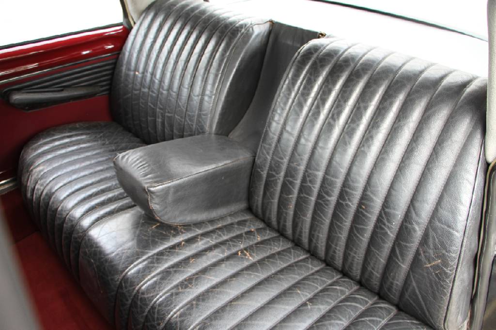 Detail d: Citroen DS 20, EZ 01.1974, Fahrgestellnummer: DSFD05FD9382, Laufleistung ca. 45.905 km abgelesen, 76 kW/ 103 PS, H-zulassungsfähig, 4-Zylinder, ...