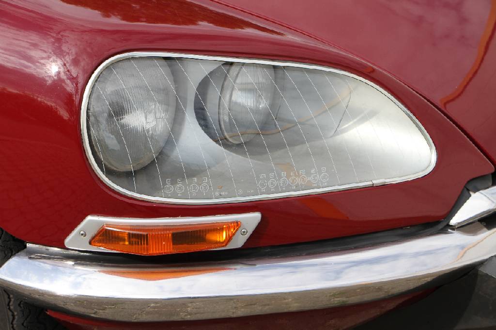 Detail g: Citroen DS 20, EZ 01.1974, Fahrgestellnummer: DSFD05FD9382, Laufleistung ca. 45.905 km abgelesen, 76 kW/ 103 PS, H-zulassungsfähig, 4-Zylinder, ...