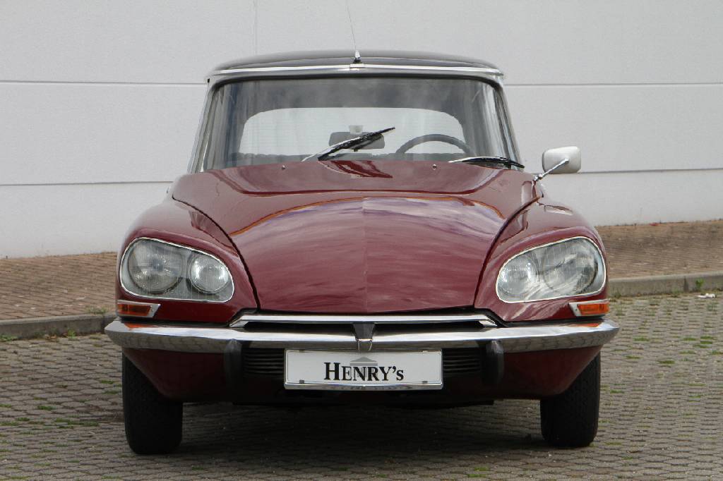 Detail i: Citroen DS 20, EZ 01.1974, Fahrgestellnummer: DSFD05FD9382, Laufleistung ca. 45.905 km abgelesen, 76 kW/ 103 PS, H-zulassungsfähig, 4-Zylinder, ...