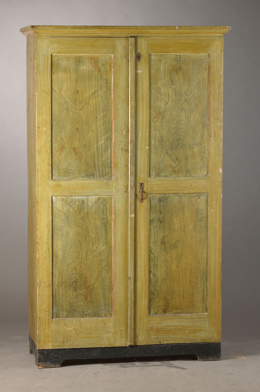 Vielzweckschrank, deutsch, 19.Jh., Weichholzgefaßt, Innen 6 breite u. 2 kleine Fächer, 2 Schübe sowie hochrechteckiger Stauraum Alterssp., ...