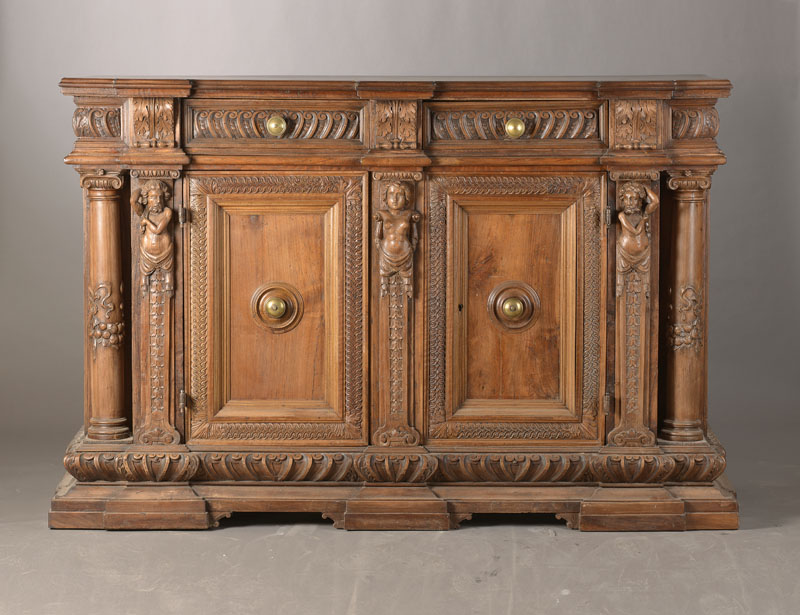 Mächtige Kredenz im florentiner Renaissance- Stil, z.T. unter Verwendung orig. Teile, um 1880, Nussbaum, Weichholz, 2-schübig u. 2- türig, ...