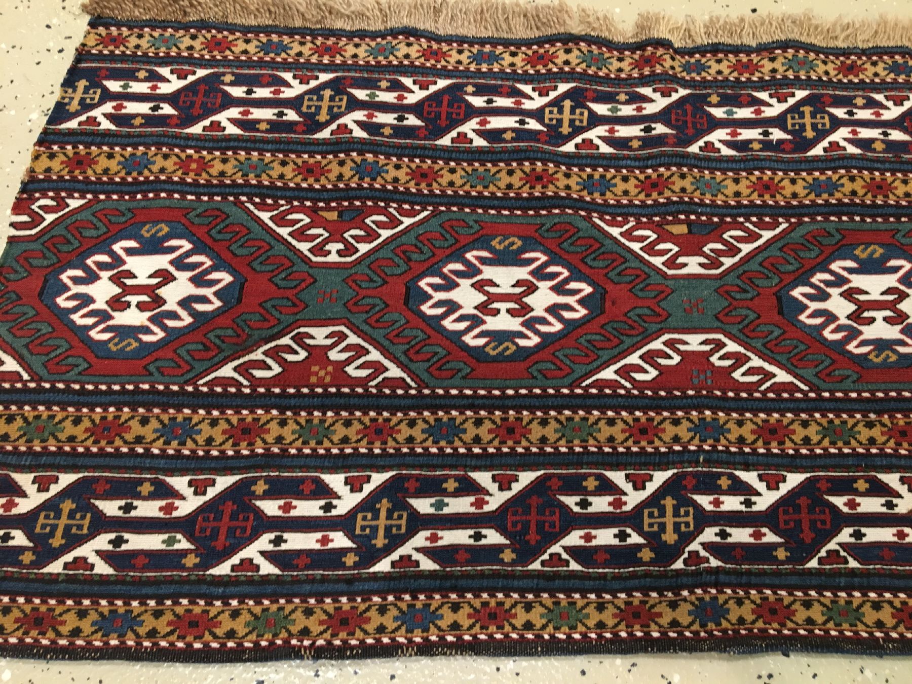 Detail a: Feine Schahsavan-Sumakh "Mafrasch-Seite" antik, Nordwestpersien, 19.Jhd., Wolle mit weißen Baumwoll-Highlights gewebt auf Wolle. Feines ...