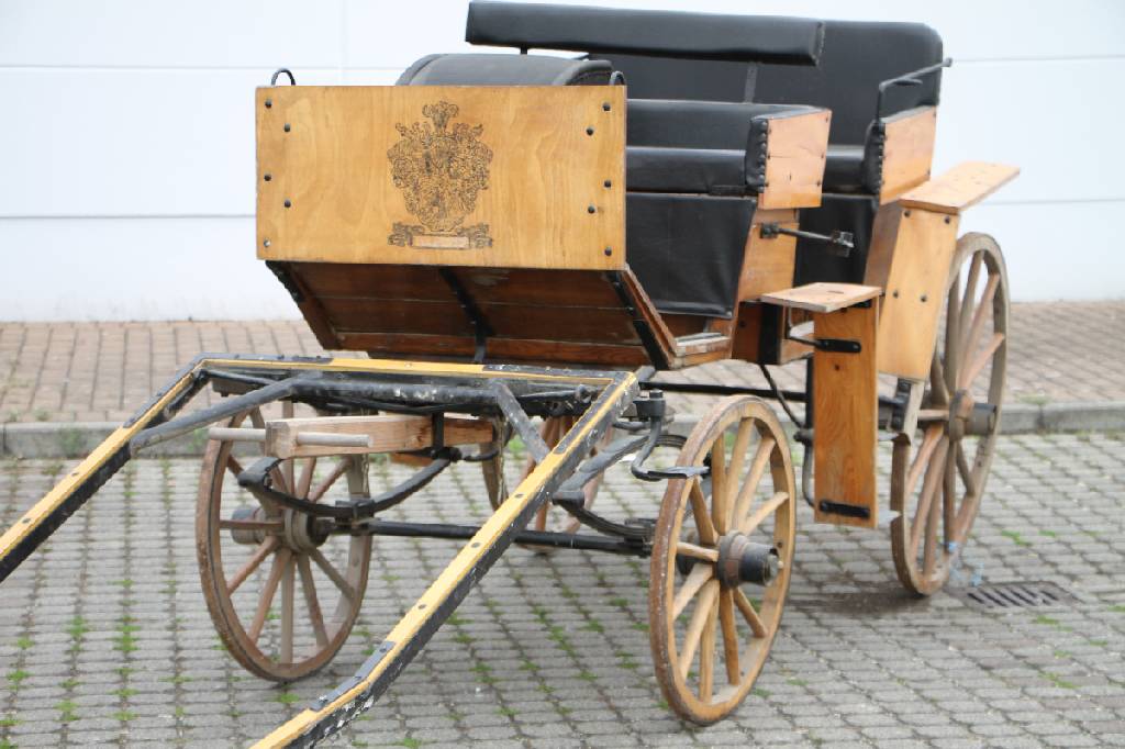 Jagdwagen, deutsch, um 1900/10, Einspänner, Wagnerarbeit von guter Qualität, Gestell Eisen, doppelte Plattfederung, original Bremsen intakt, ...
