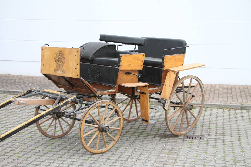 Detail a: Jagdwagen, deutsch, um 1900/10, Einspänner, Wagnerarbeit von guter Qualität, Gestell Eisen, doppelte Plattfederung, original Bremsen intakt, ...