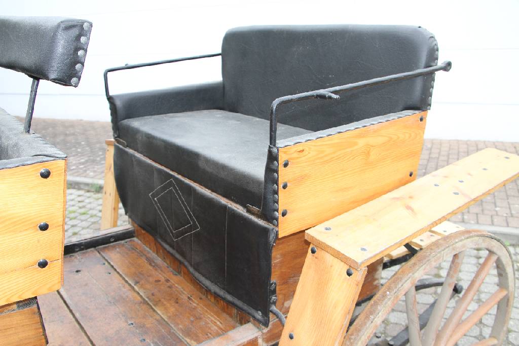 Detail c: Jagdwagen, deutsch, um 1900/10, Einspänner, Wagnerarbeit von guter Qualität, Gestell Eisen, doppelte Plattfederung, original Bremsen intakt, ...
