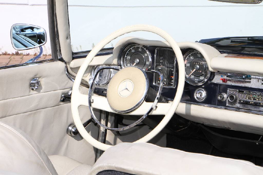 Detail b: Mercedes Benz 230SL Pagode aus dem ehemaligen Besitz von Tina Turner, Fahrgestellnummer: 11304212014416, EZ 07/1966, 4.Hand, Laufleistung ca. 42.856 ...