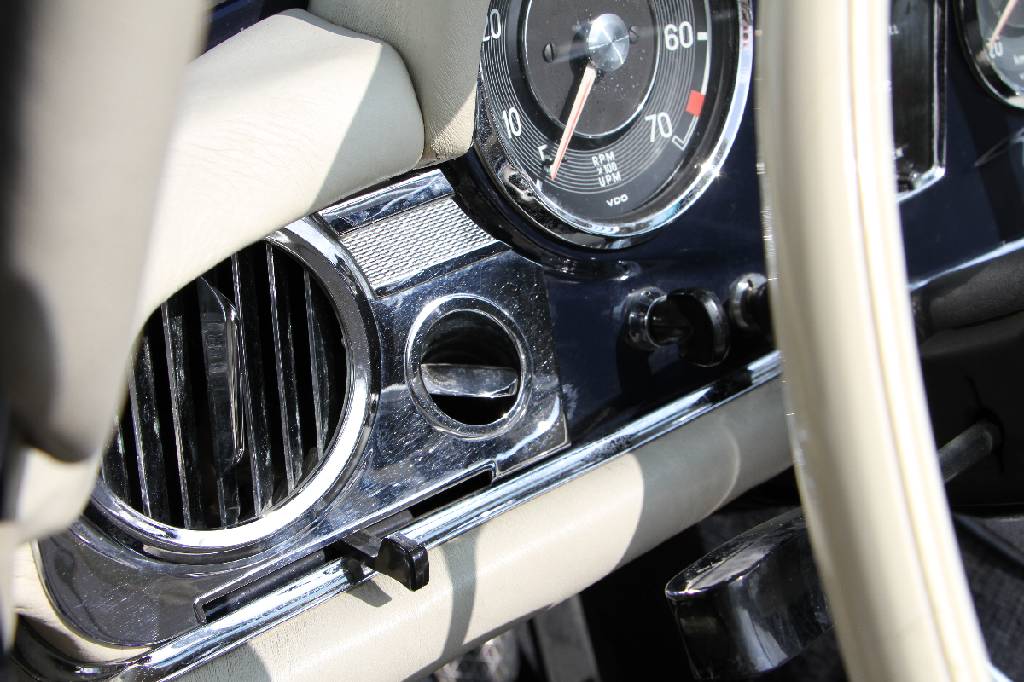 Detail g: Mercedes Benz 230SL Pagode aus dem ehemaligen Besitz von Tina Turner, Fahrgestellnummer: 11304212014416, EZ 07/1966, 4.Hand, Laufleistung ca. 42.856 ...