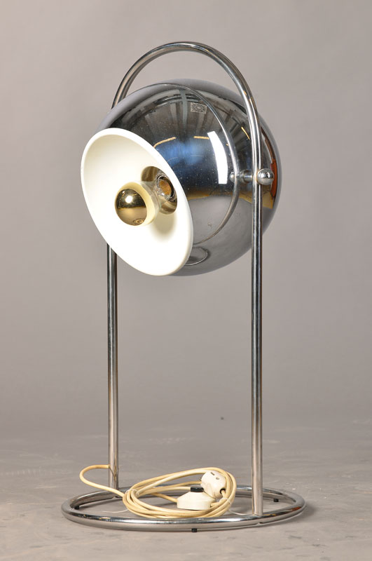 Kleine Stehlampe, 80er Jahre, verchromt, 1 Brennstelle, Elektrifizierung nicht geprüft, H. ca. 72 cm