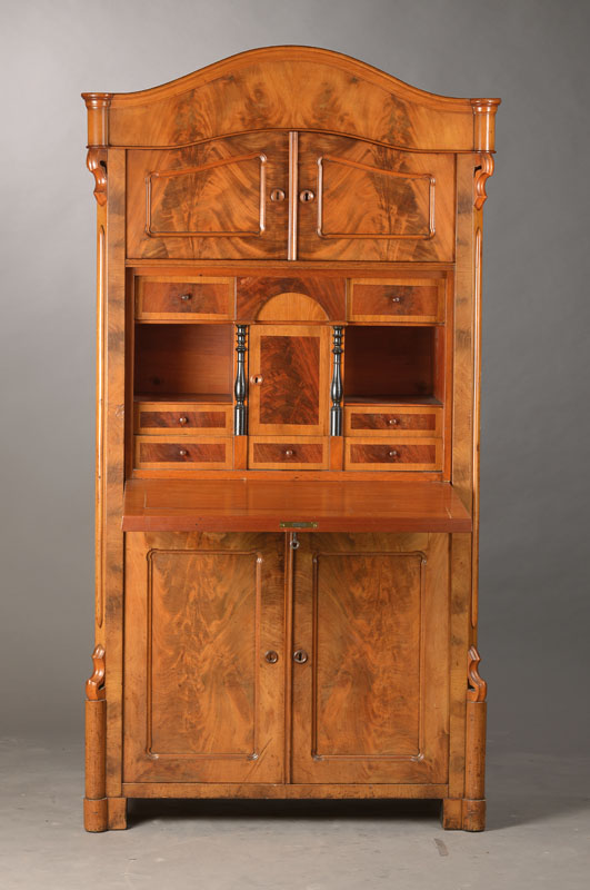 Standsekretär, mitteldeutsch, Raum Thüringen, um 1850/60, Mahagoni- bzw. Pyramidenmahagonifurnier, Weichholzkorpus, Unten u. oben 2- türig, ...