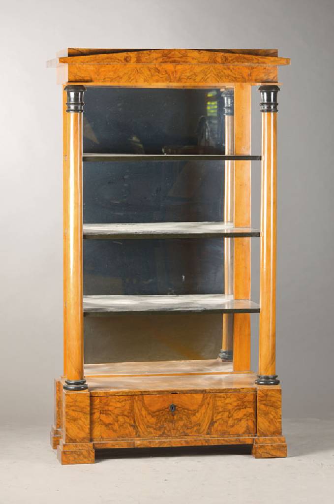 Etagere im Biedermeierstil, deutsch, unter Verwendung orig. Teile, Nussbaum, Sockelschub, Spiegelblende, 3 Etagen geschwärzt, um 1900, ca. ...