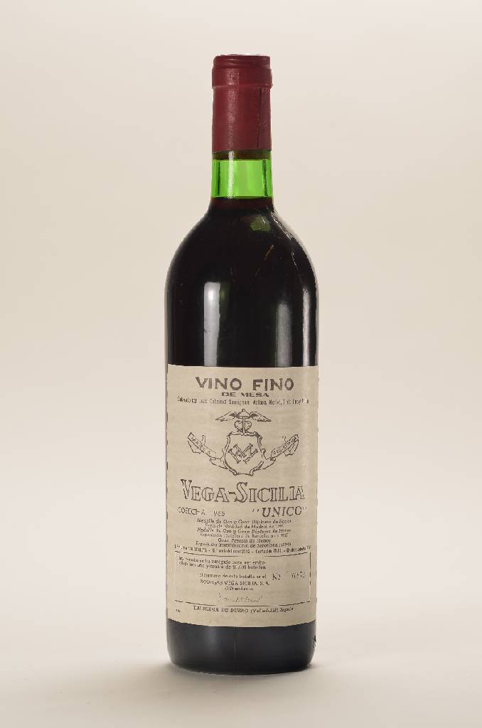 1 Flasche 1965 Vega Sicilia Unico Gran Reserva, Füllstand: ca. into neck, ca. 75 cl, 13,5 % Vol., unverkostet, Etikett l. gebräunt, Kapsel in gutem ...