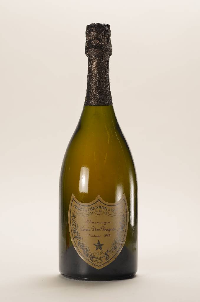 1 Flasche 1983 Moet et Chandon Dom Perignon,Champagne, Brut, 12,5 % Vol., ca. 75 cl, Abstand zwischen Flaschenboden und Champagner:ca. 2 cm, ...