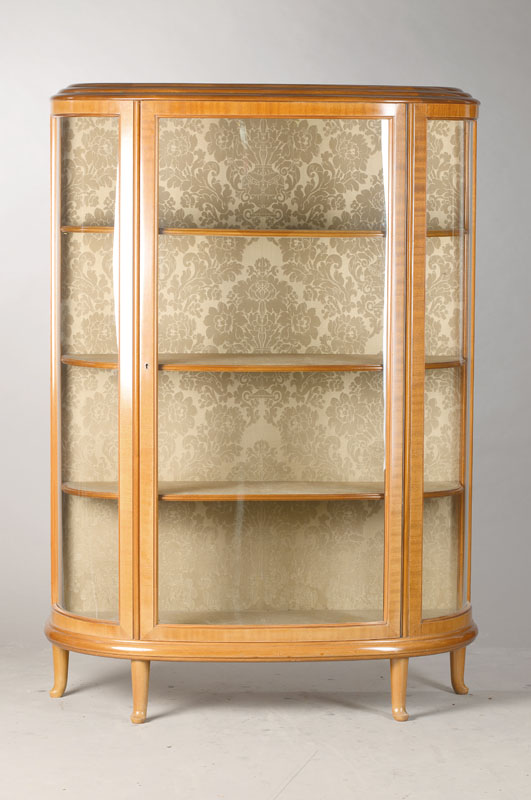 Vitrine, 3-fach gewölbt verglast, Möbelfabrik Bruderhaus Reutlingen, um 1915/20, Mahagoni, passend dazugearbeitet, 1-türig, 3-seitig verglast, ca. ...
