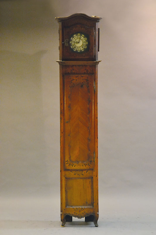 Standuhr, Frankreich, Anfang 19.JH, verziertes Kirschgehäuse, mit Intarsien zweierHerzen und Blattornamenten, 1 kl. Verzierung auf Türe fehlt, ...