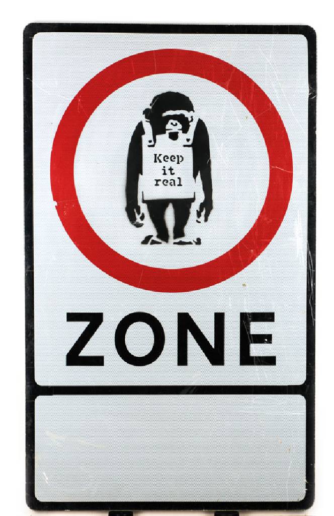 Nach Banksy, Verkehrsschild mit Monkey "Keepit real" Motiv, Schablone, Sprühfarbe auf Metall, Schild stand vermutlich in London zwischen ...
