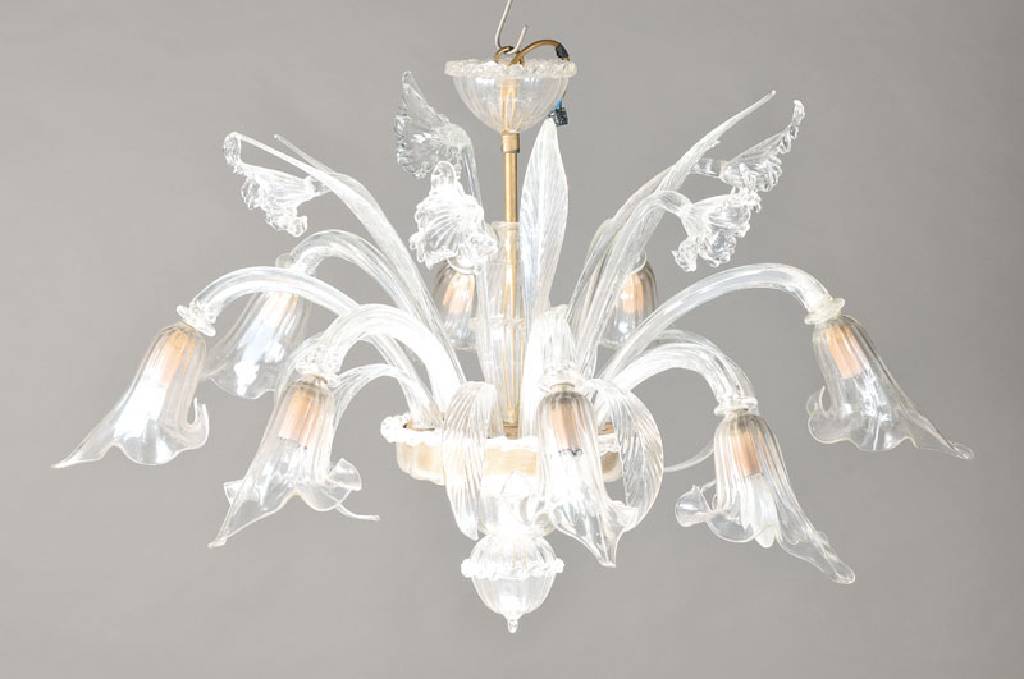 Murano-Deckenleuchter, Italien, Venedig, Mitte 20.Jh. Klarglas-Ausleger, 8-flammig, 1 Teil sek., Elektrifizierung nicht geprüft, H. ca. 59 cm. D. ...