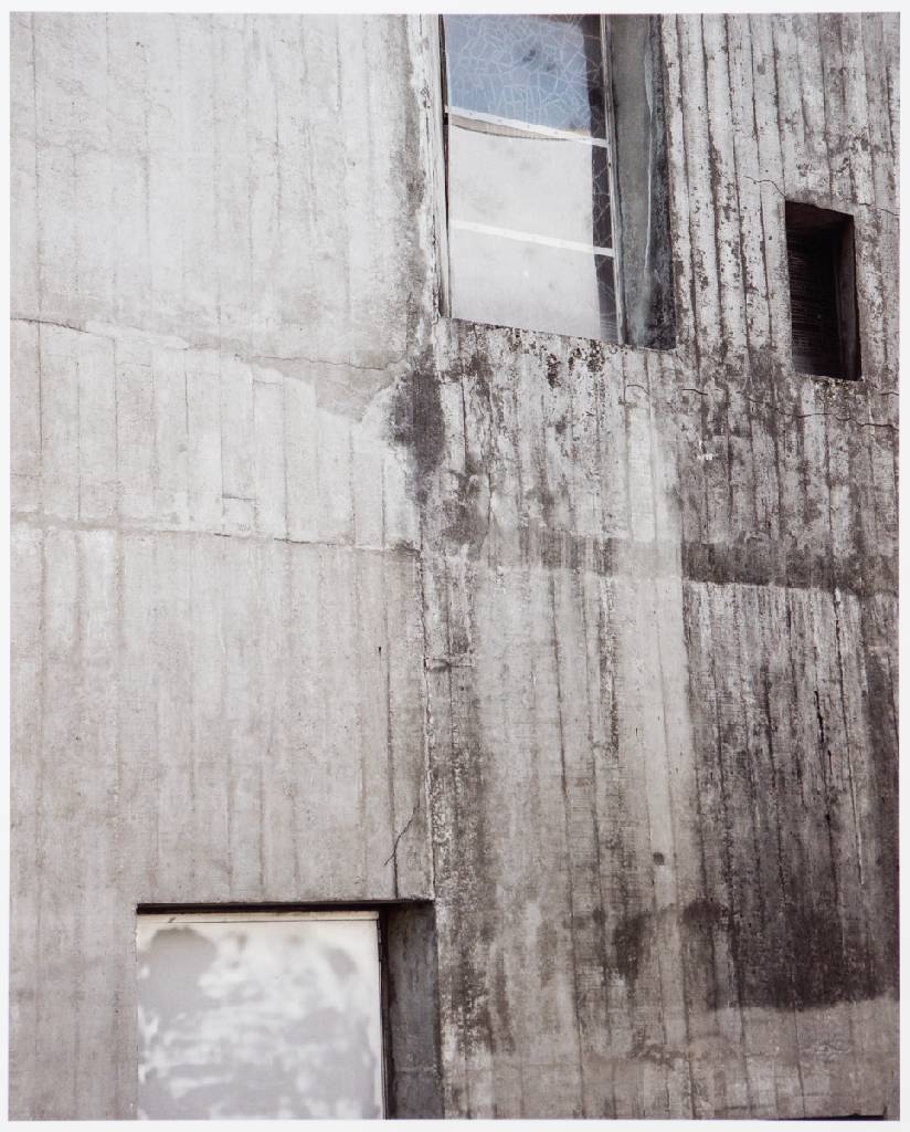 Detail b: Heidi Specker, geb. 1962, Kleine Kirche, Serie aus 6 C-Prints auf Fuji Color, verso sign., dat. 2008, Motiv 30x24 cm