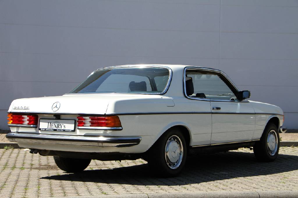 Detail a: Mercedes-Benz 280 CE, Fahrgestellnummer: 12305312009957, EZ 07/1978, Laufleistung ca. 128.861 km abgelesen, H-zulassungsfähig nach Vollabnahme, 130 ...