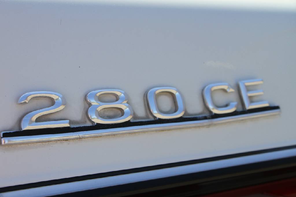 Detail g: Mercedes-Benz 280 CE, Fahrgestellnummer: 12305312009957, EZ 07/1978, Laufleistung ca. 128.861 km abgelesen, H-zulassungsfähig nach Vollabnahme, 130 ...