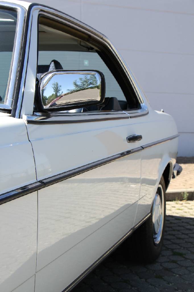 Detail i: Mercedes-Benz 280 CE, Fahrgestellnummer: 12305312009957, EZ 07/1978, Laufleistung ca. 128.861 km abgelesen, H-zulassungsfähig nach Vollabnahme, 130 ...