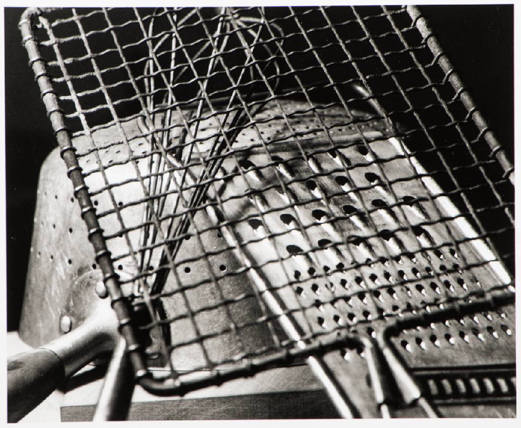 Detail c: Raoul Hausmann, 1886-1971, 5 Bromsilbergelatine-Abzüge, Ombres, Reflets, La beauté à la cuisine, Limoges-Gare,es photographes, aus 1931-1957, ...